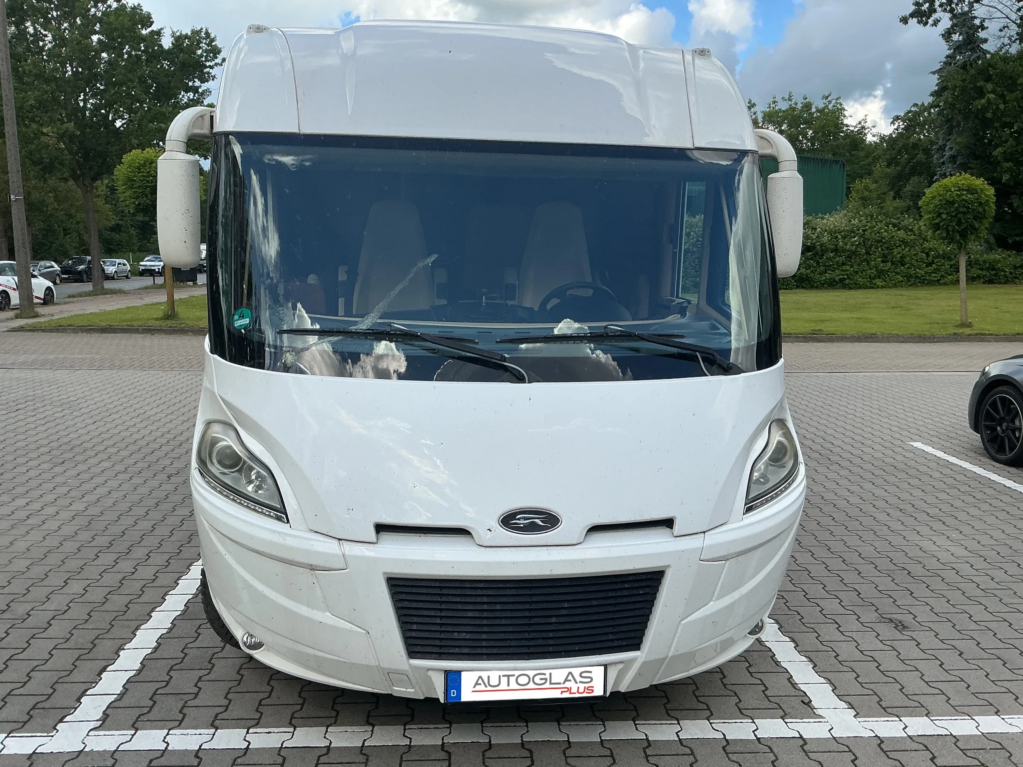 Integriertes Kreos Wohnmobil bei Autoglas Plus